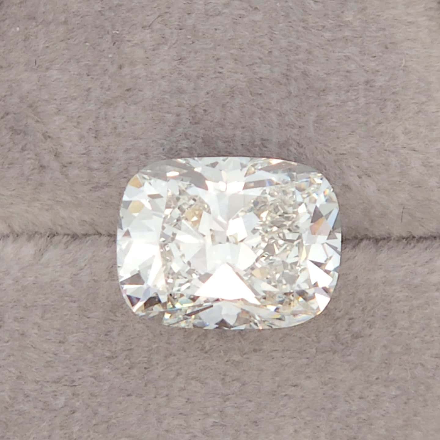 Lowest Price Eco Diamond - 2.39 ct Cushion G-VS1 IGI LG602389547 - Excellent symmetry, Excellent polish.