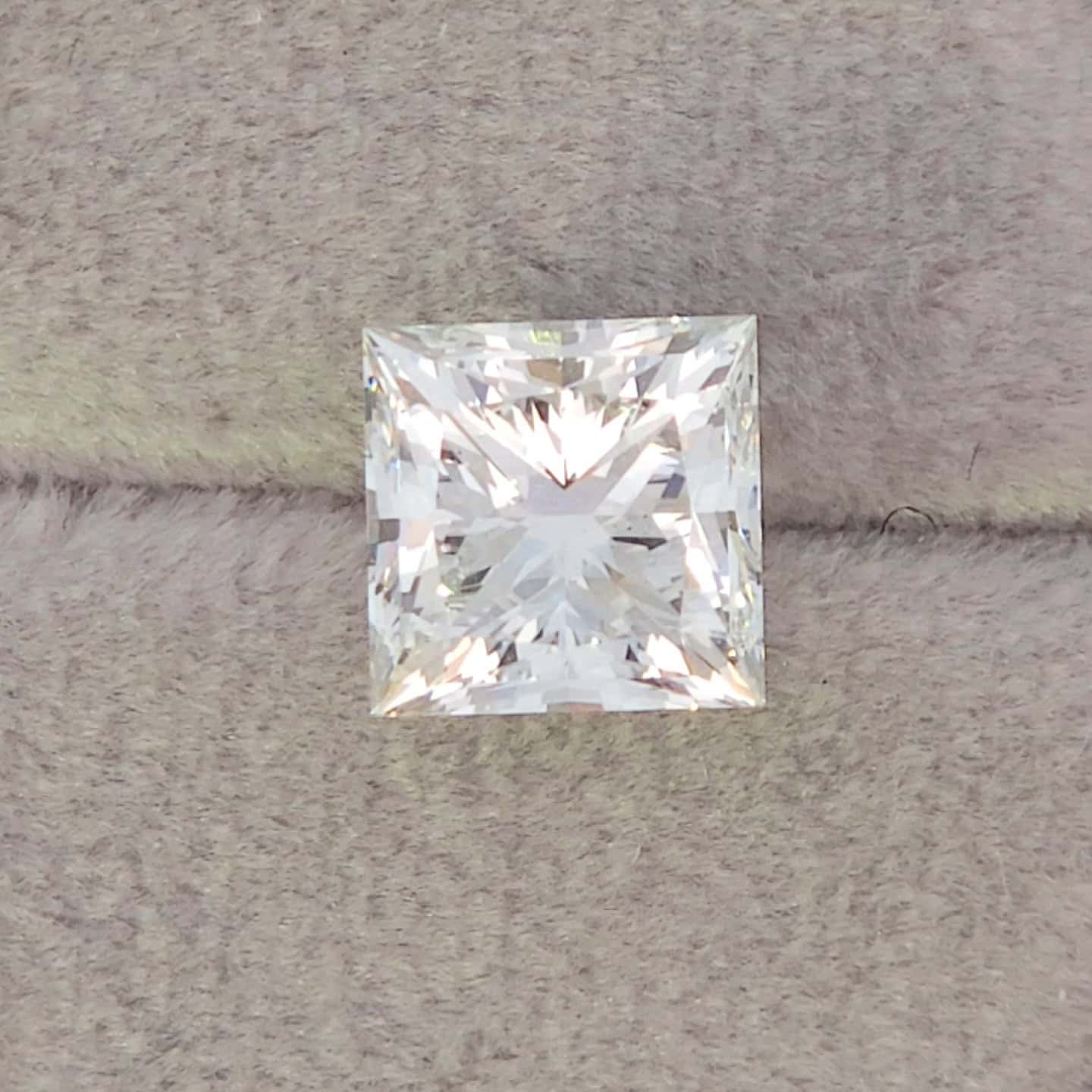 Lowest Price Eco Diamond - 2.01 ct Princess G-VS2 IGI LG623485136 - Excellent symmetry, Excellent polish.